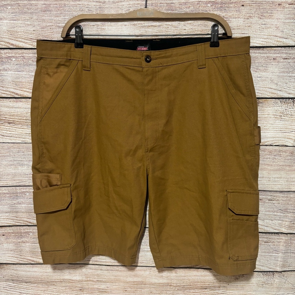 Dickie’s Men's Tan Cargo Shorts Size 40